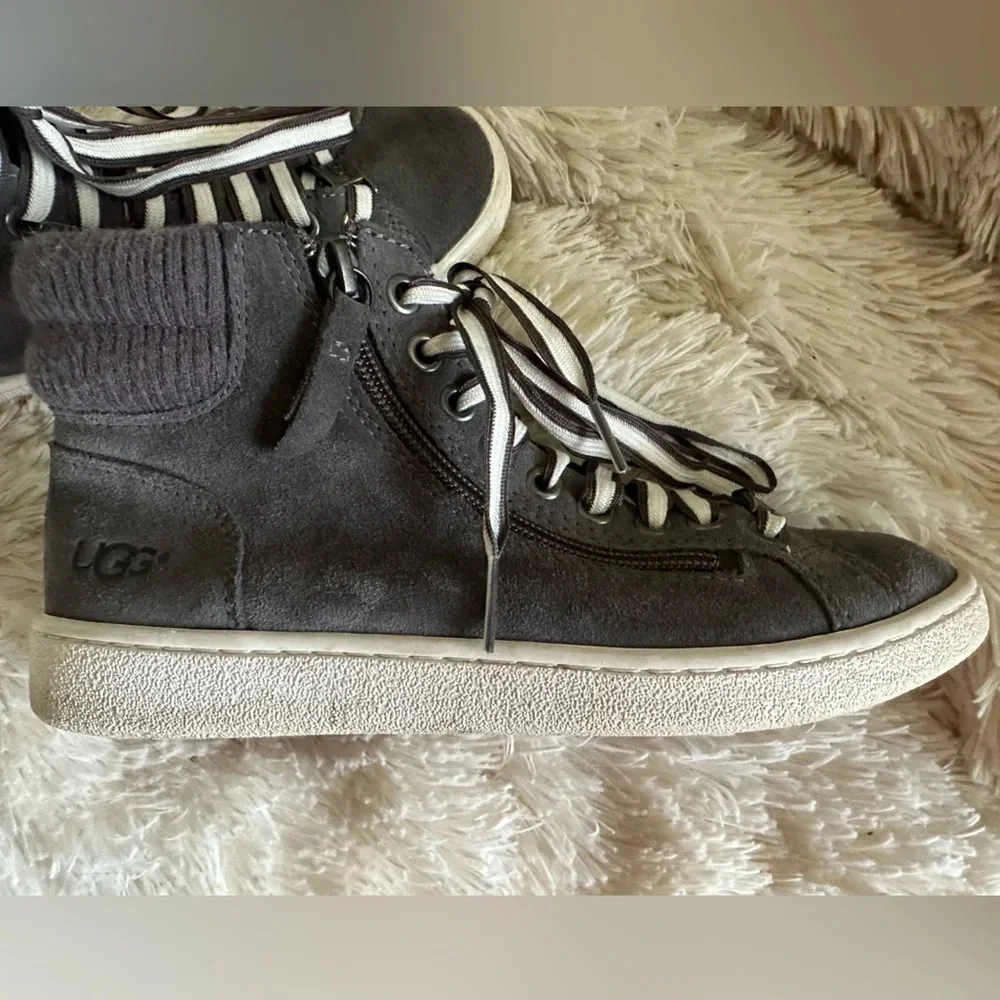 UGG Girls Ladies 5.5 36.5 EU Gray SUEDE OLIVE Hi Top Zip Sneaker CLEAN Fall NICE